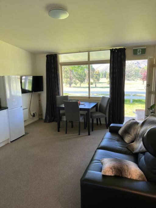 Unit A9, Adorable Holiday Unit With Stunning Views Otematata Exterior photo